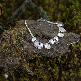 Ovrebruket, Lingonblad, silverarmband