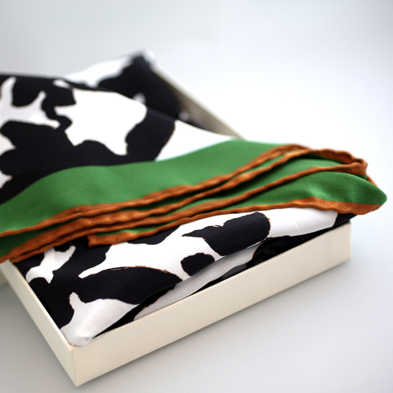 Silk scarf Black/White Bindesböll