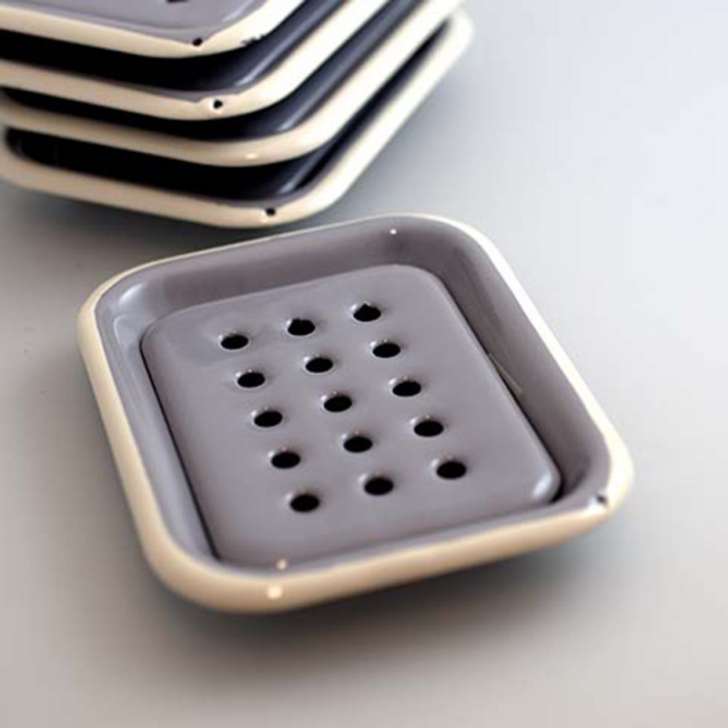 Tvålfat i emalj, grå med vit rand