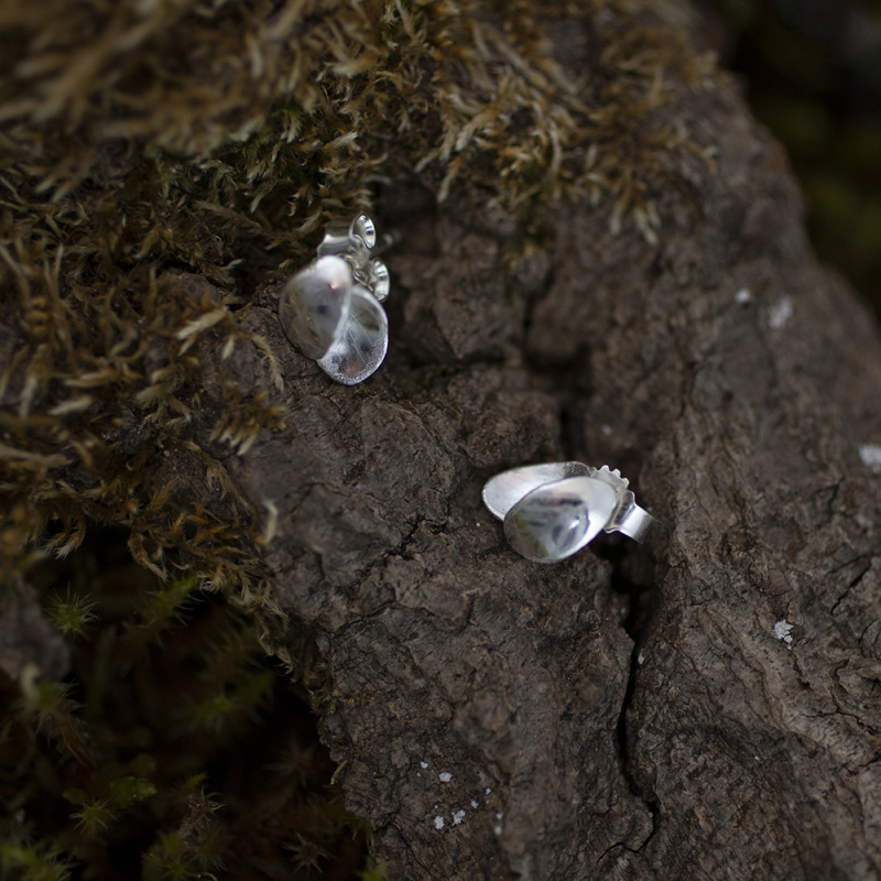 Ovrebruket, Lingonblad, silver studs