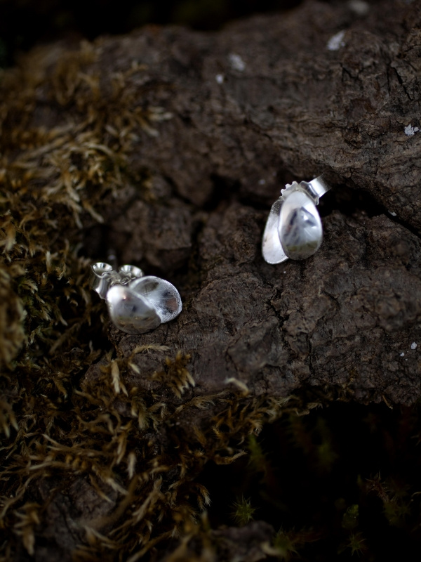 Ovrebruket, Lingonblad, silver studs