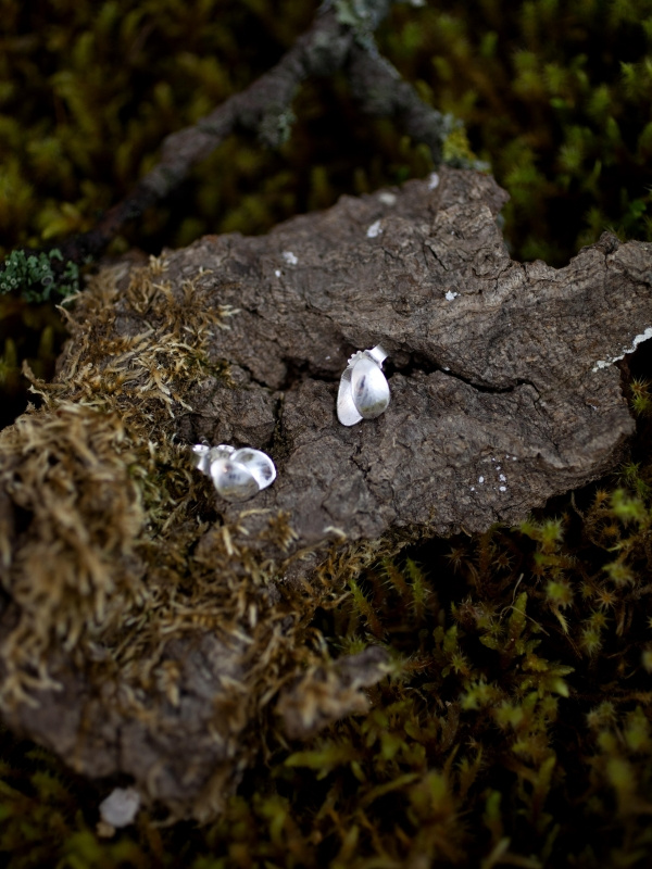 Ovrebruket, Lingonblad, silver studs