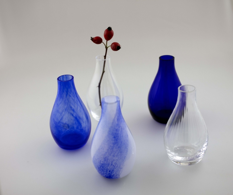 Bud vase, blue and white