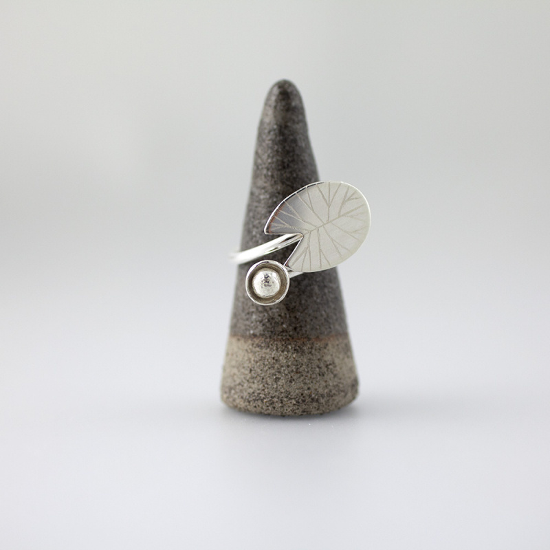 Näckrosring med blomma i silver från Ovrebruket